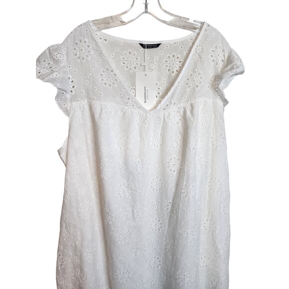 BloomChic White V-Neck Eyelet Dress, NWT, 2X - Picture 2 of 6